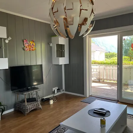 Gustehouse منزل للإقامة Åndalsnes