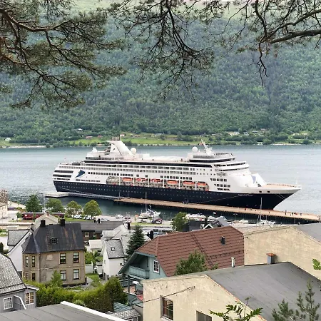 Gustehouse * Åndalsnes